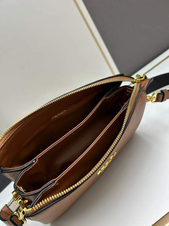 Picture of Prada Handbags _SKUfw183845134fw